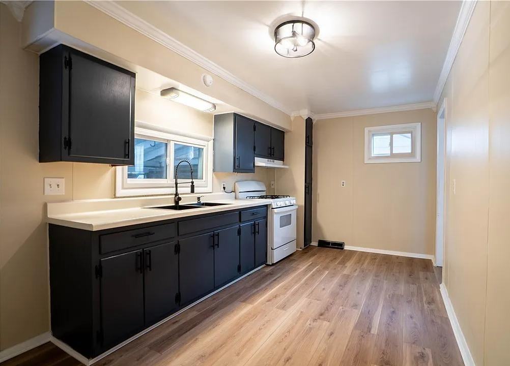 327 William St - Photo 2 of 27