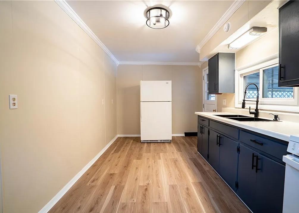327 William St - Photo 3 of 27