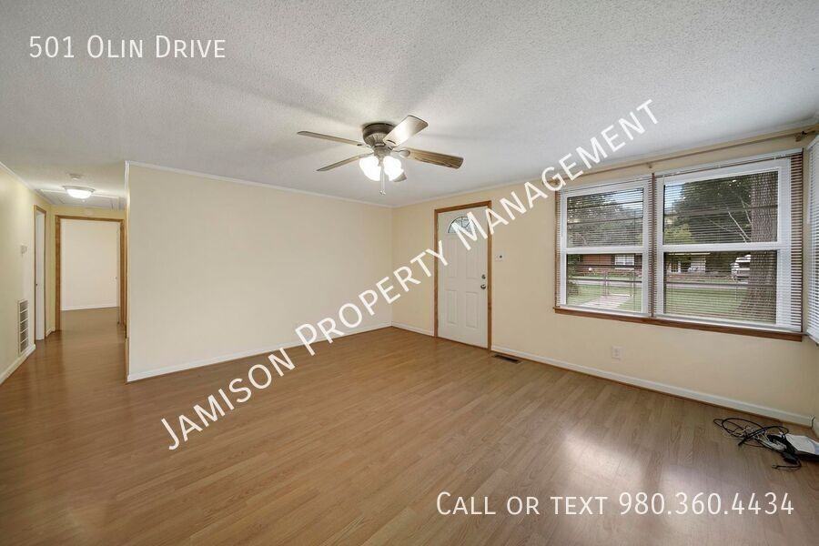 501 Olin Dr - Photo 3 of 27