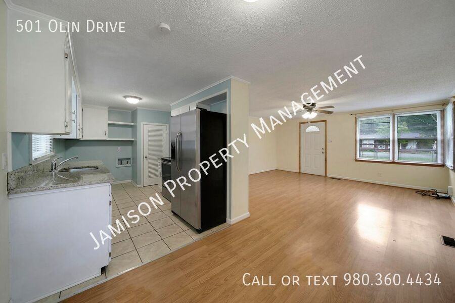 501 Olin Dr - Photo 6 of 27
