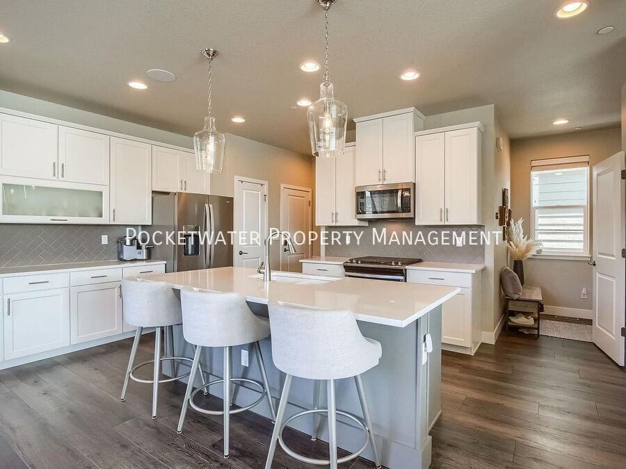 8875 Yates Dr - Photo 3 of 29