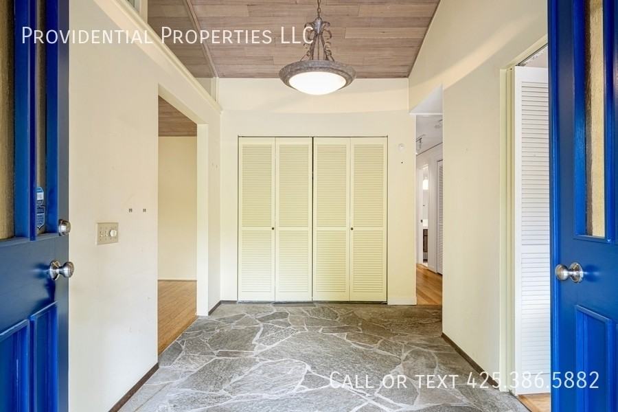 9530 Ne 30th St - Photo 2 of 21