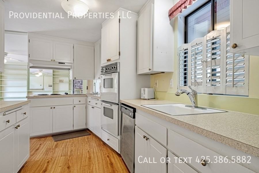 9530 Ne 30th St - Photo 6 of 21