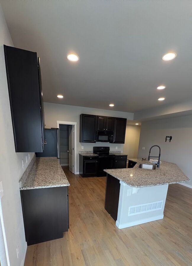 10092 Moorcroft Dr - Photo 6 of 20