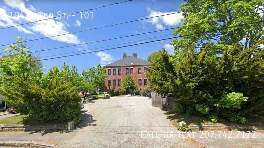 104 Green St #101 - Photo 3 of 21