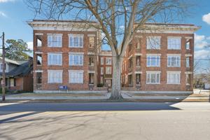 featured image of 300 Goldsboro St E