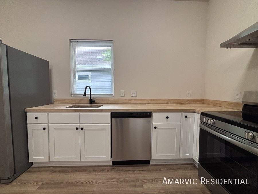 106 Ridgeway St - Photo 2 of 10