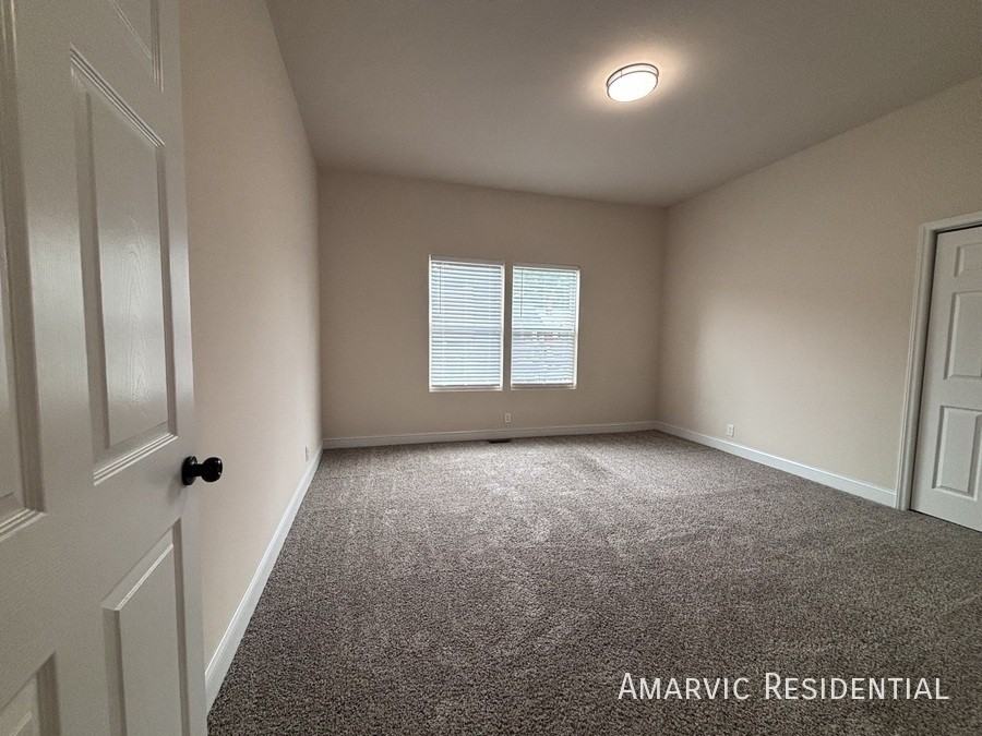 106 Ridgeway St - Photo 6 of 10