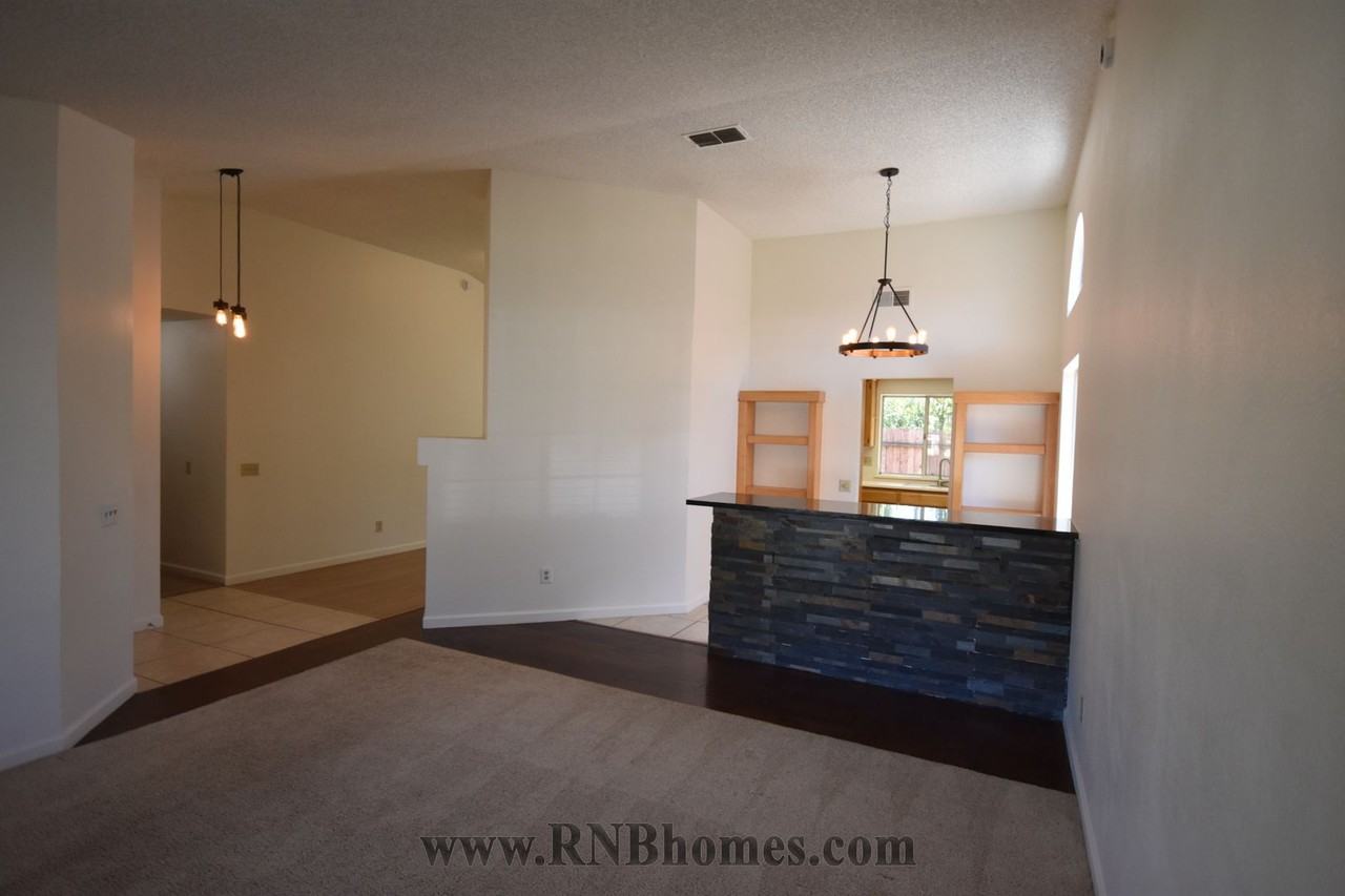 3412 Leland St - Photo 4 of 14