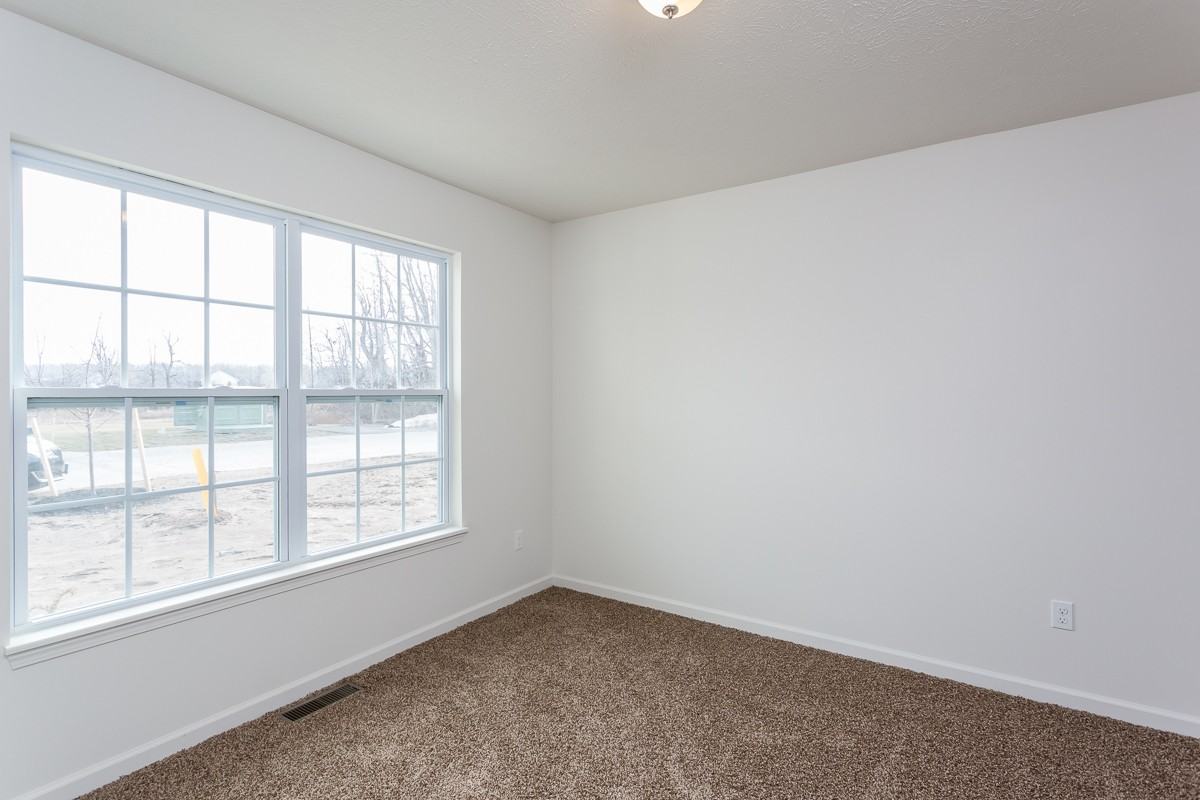 38 Silverlight Way - Photo 3 of 14