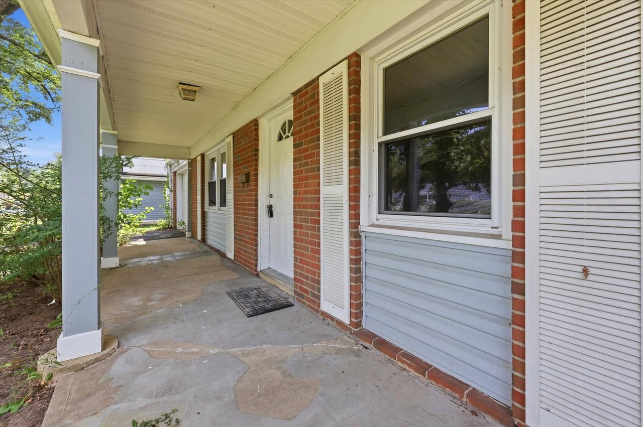 27 Glover Ln - Photo 2 of 15