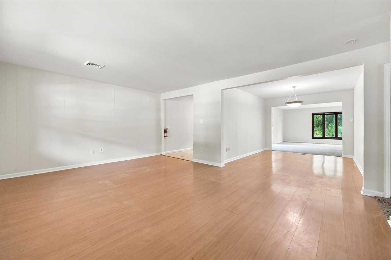 27 Glover Ln - Photo 3 of 15