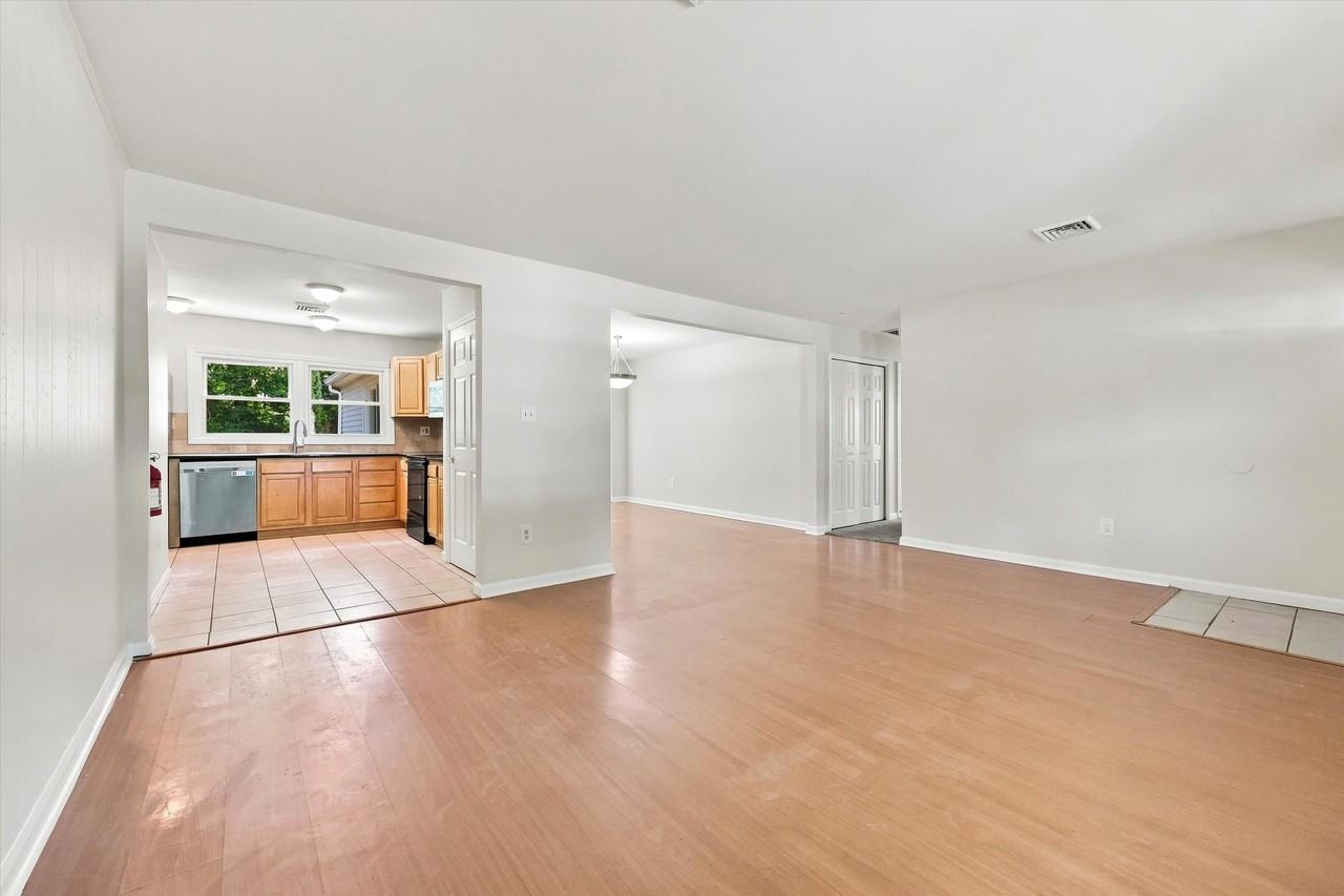 27 Glover Ln - Photo 4 of 15