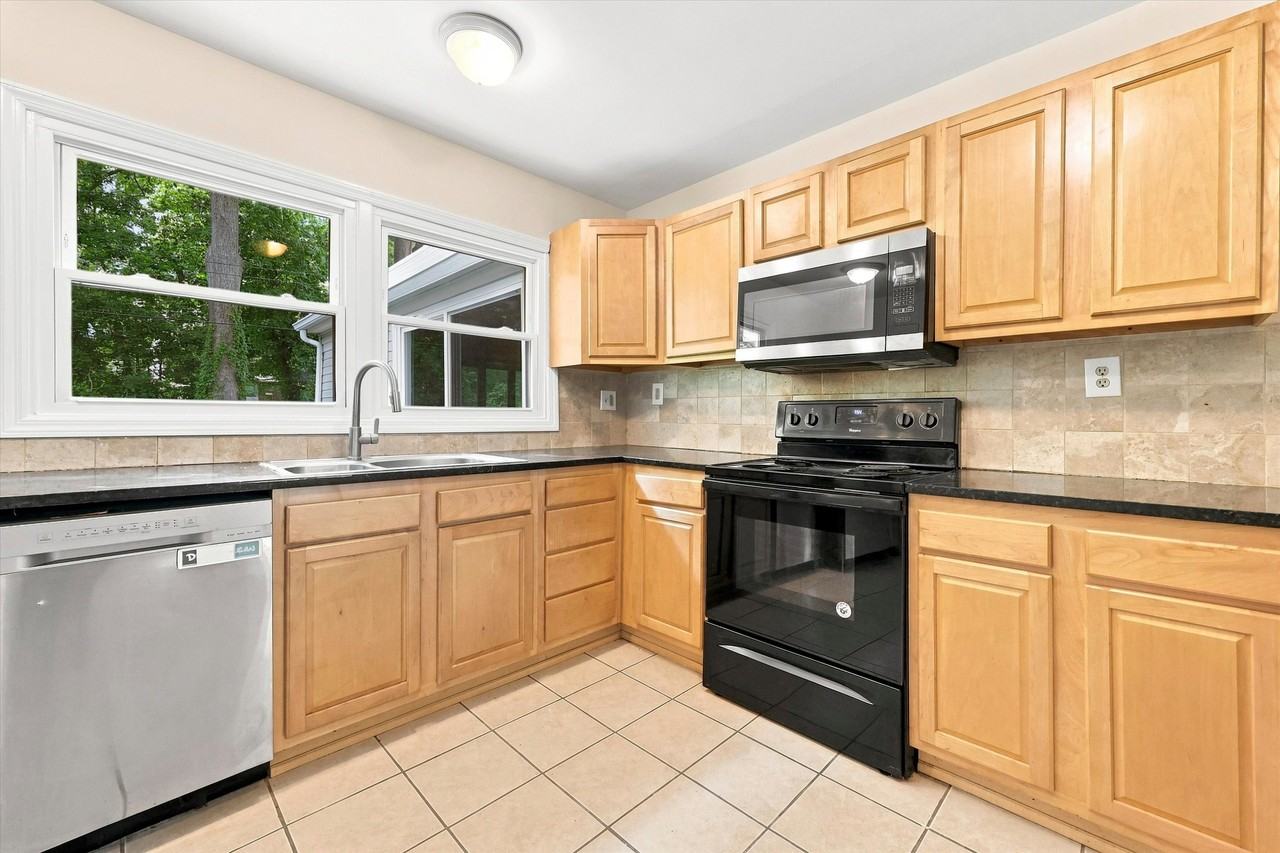 27 Glover Ln - Photo 5 of 15