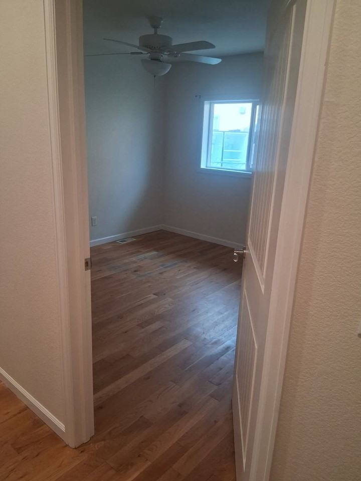 2333 W 19th St - Photo 4 of 9