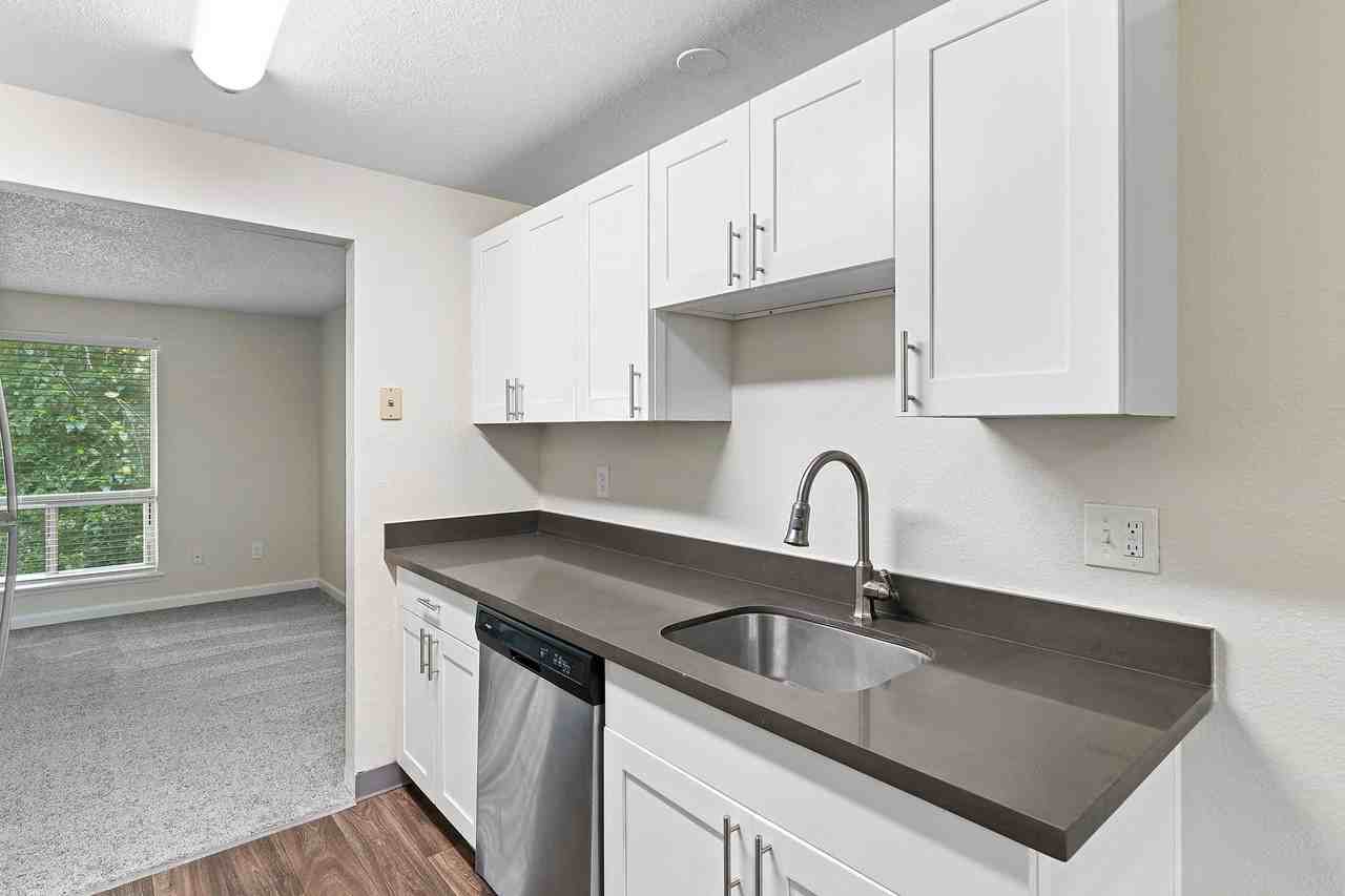 2580 S Meridian #10B - Photo 3 of 23