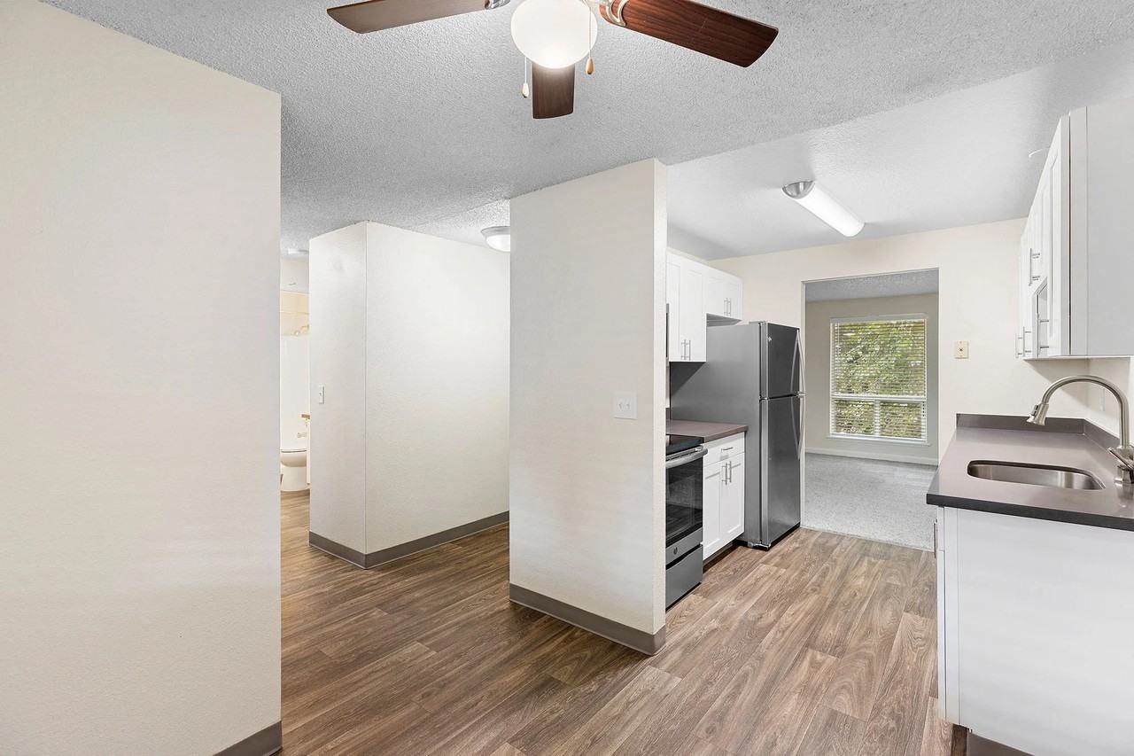 2580 S Meridian #10B - Photo 6 of 23