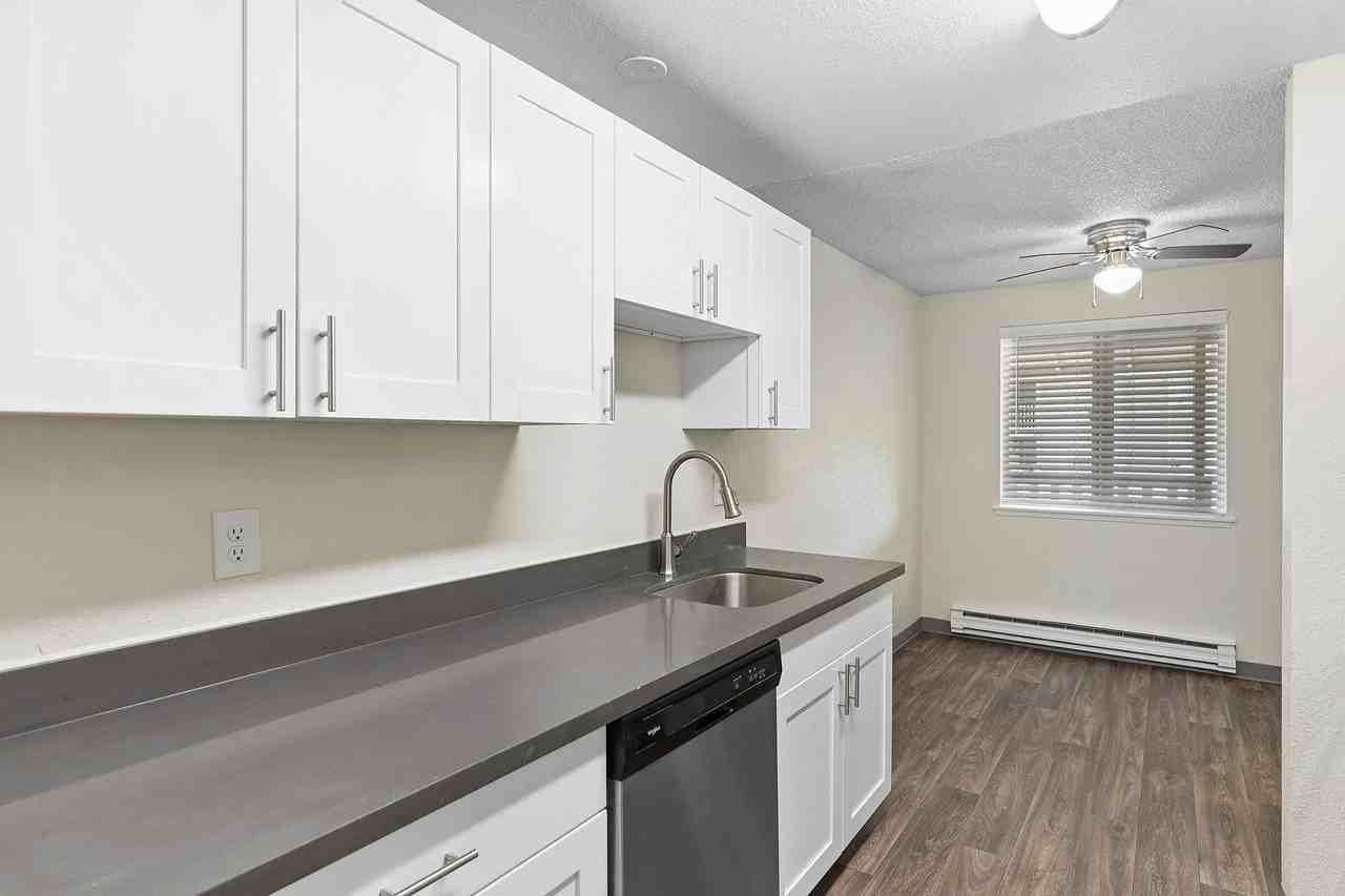 2580 S Meridian #10B - Photo 7 of 23