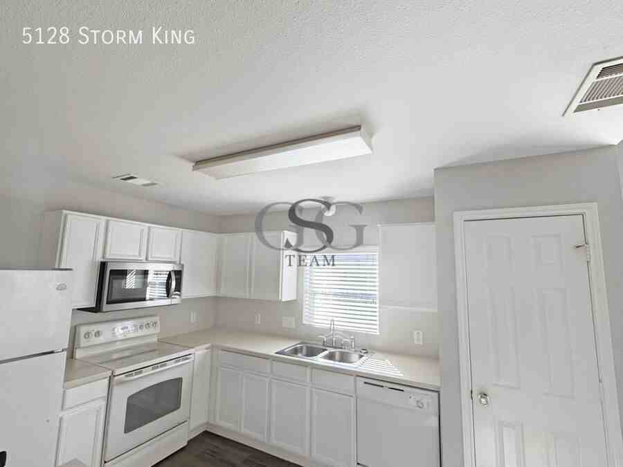 5128 Storm King - Photo 3 of 18
