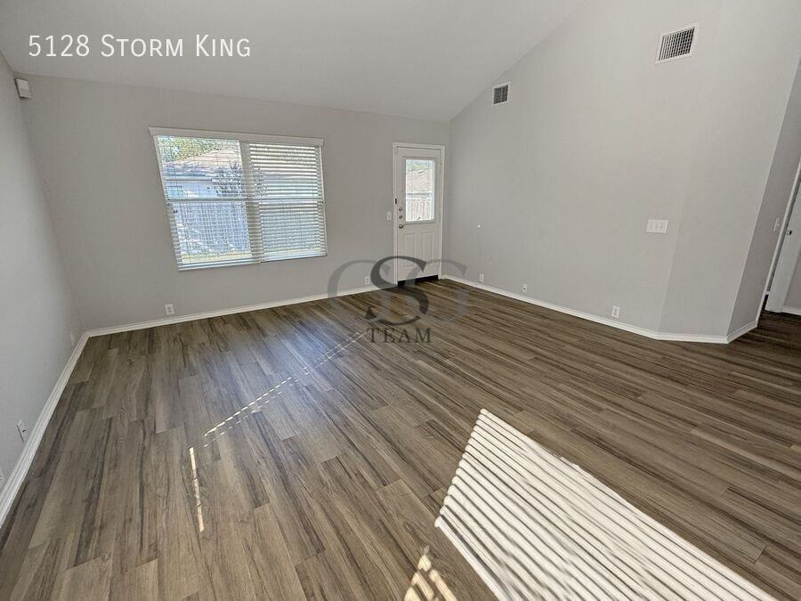 5128 Storm King - Photo 5 of 18