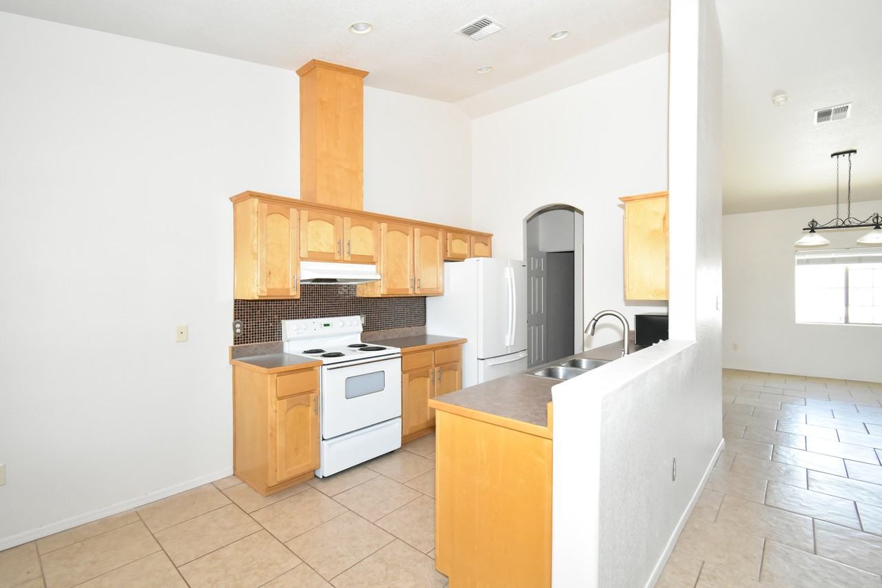 9644 E 37th St - Photo 6 of 12