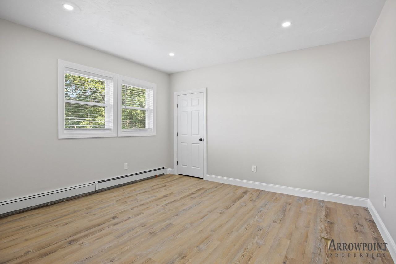 4 Manor Dr #F - Photo 3 of 50