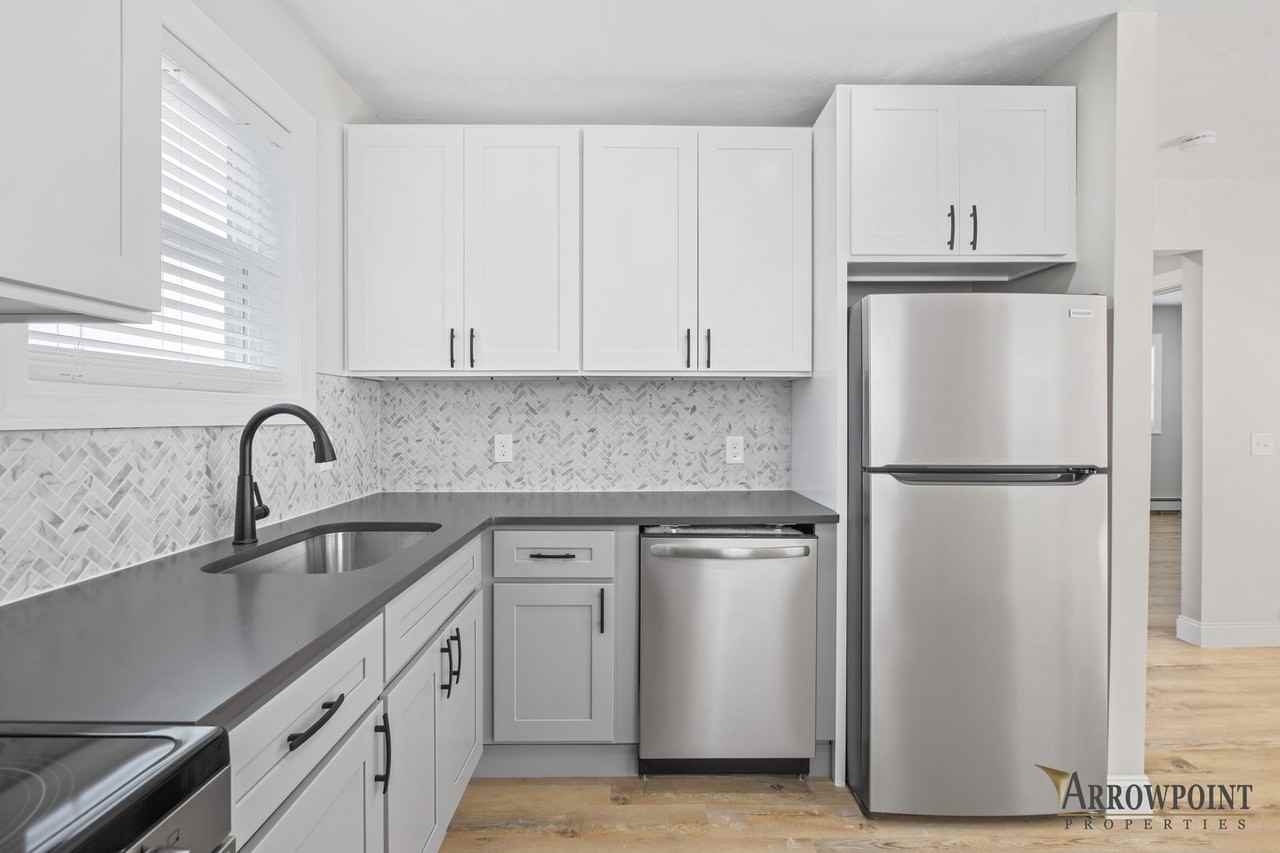 4 Manor Dr #F - Photo 6 of 50