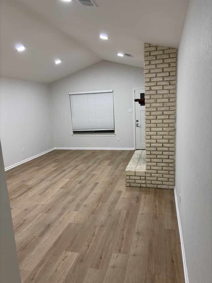1202 Chapel View Dr - Photo 4 of 15