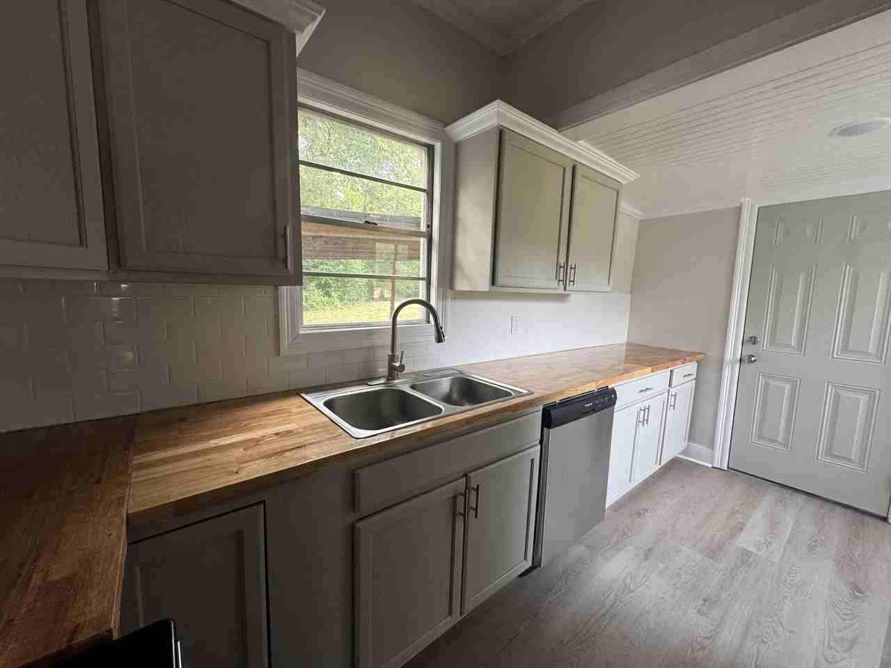 229 Railroad Ave #1 - Photo 4 of 12