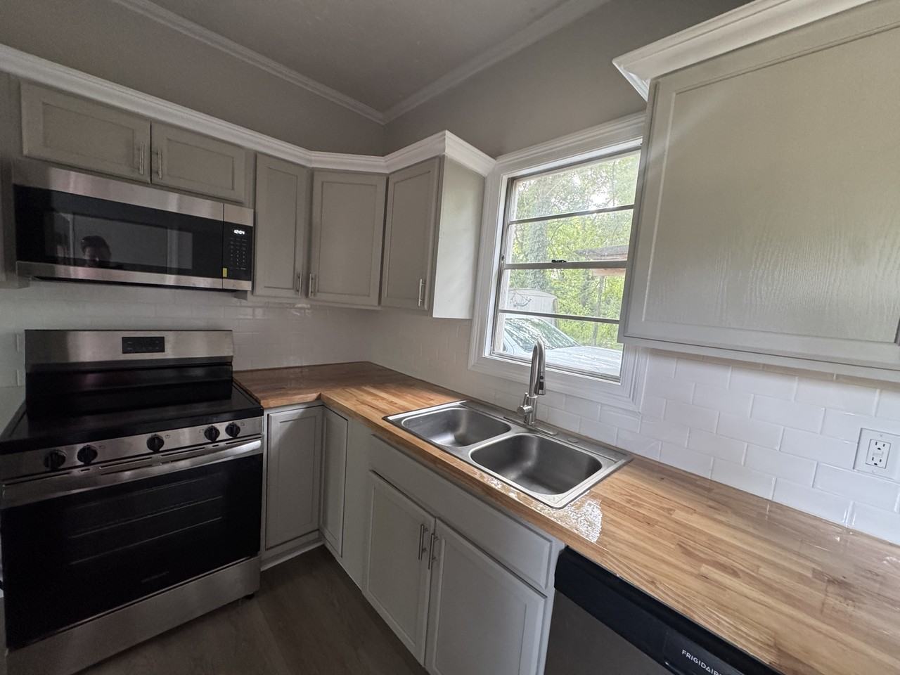 229 Railroad Ave #1 - Photo 5 of 12