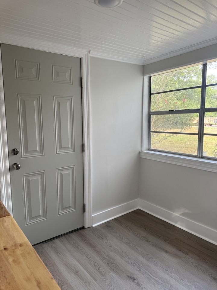229 Railroad Ave #1 - Photo 7 of 12