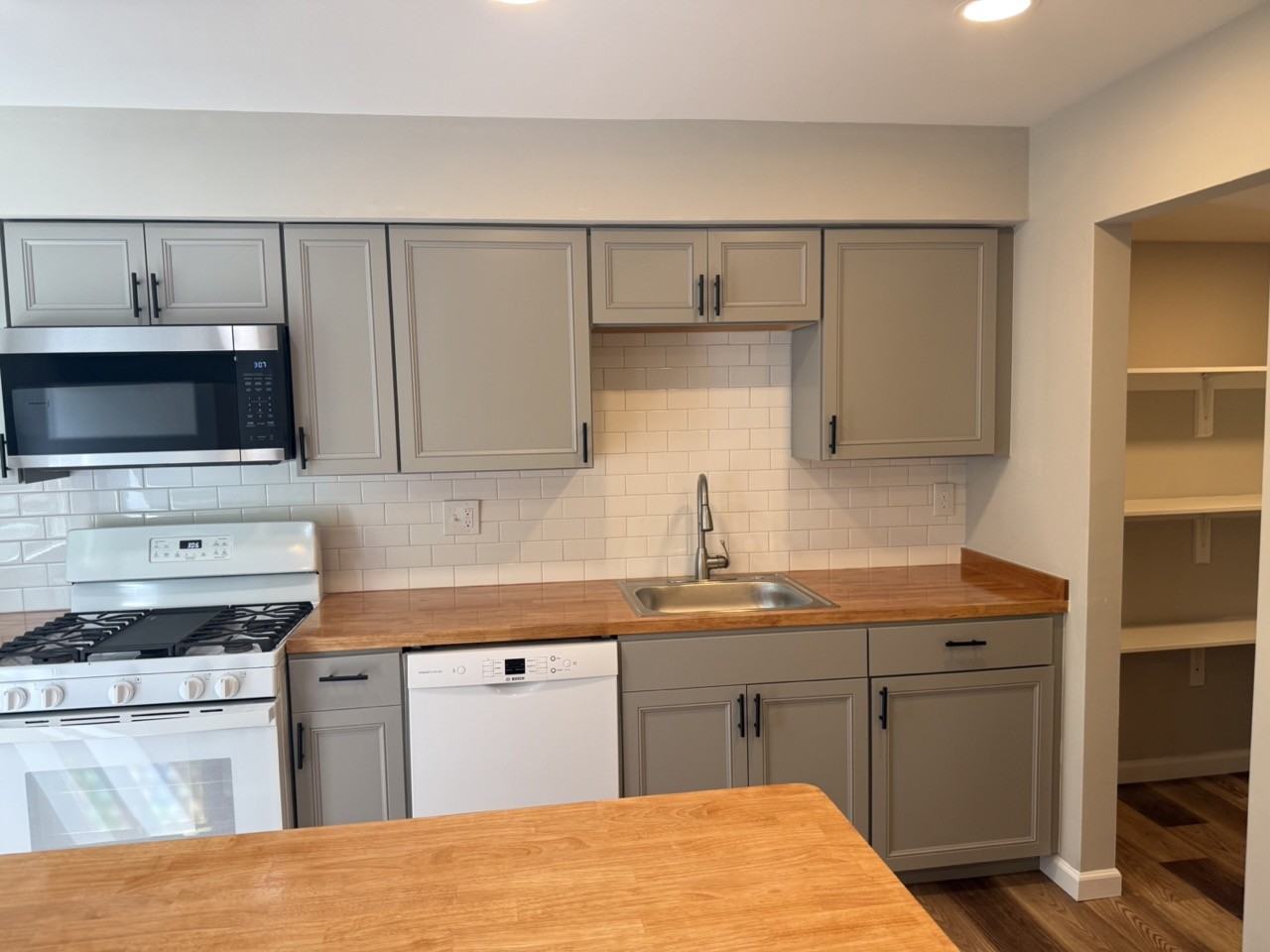 14658 Bakersfield St #14658 - Photo 4 of 22