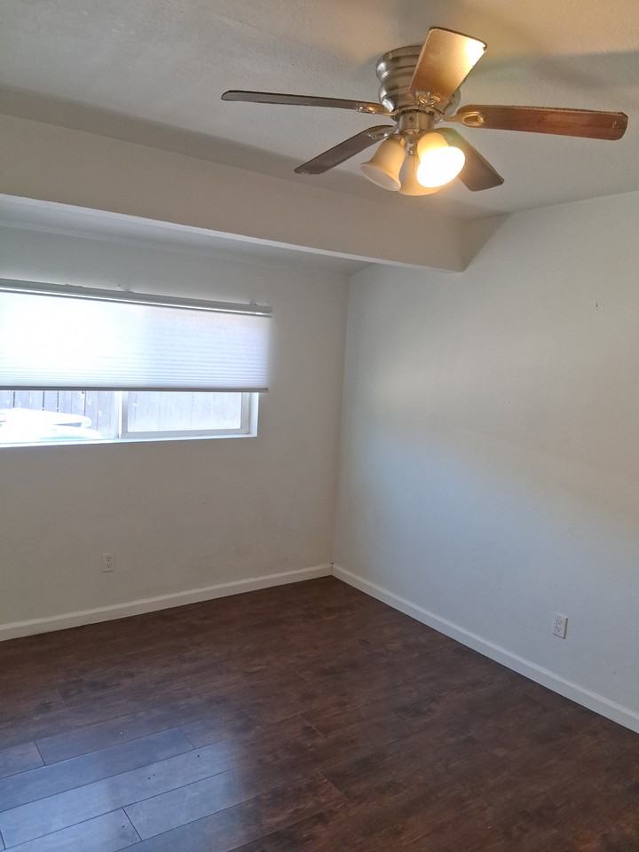 327 S Wayfield St #NA - Photo 3 of 18