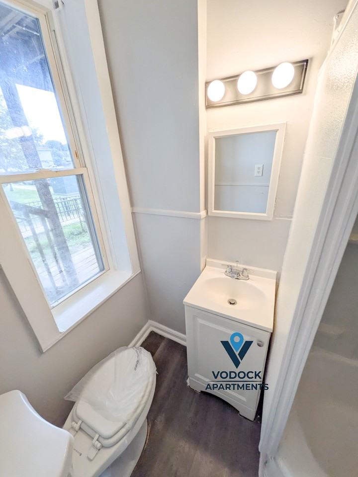 226 Lyman St #1L - Photo 7 of 14