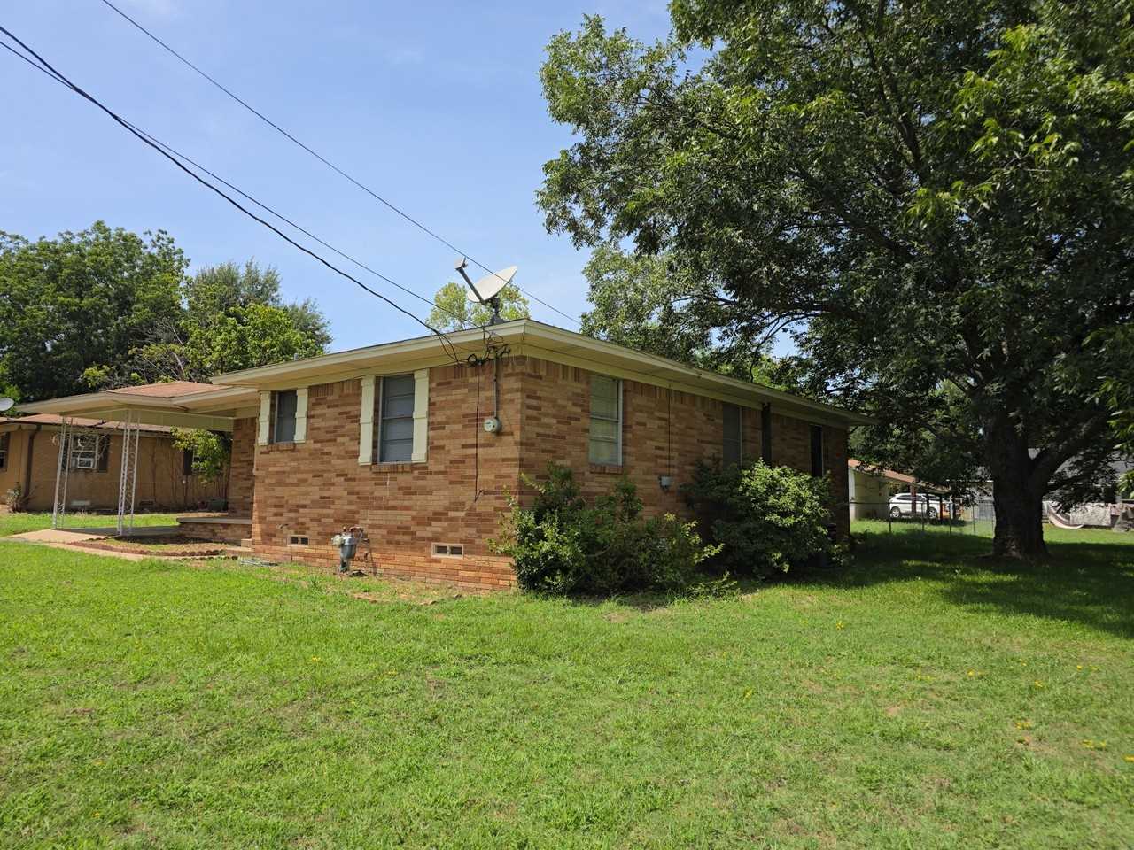 507 W Mitcham St #NA - Photo 2 of 13
