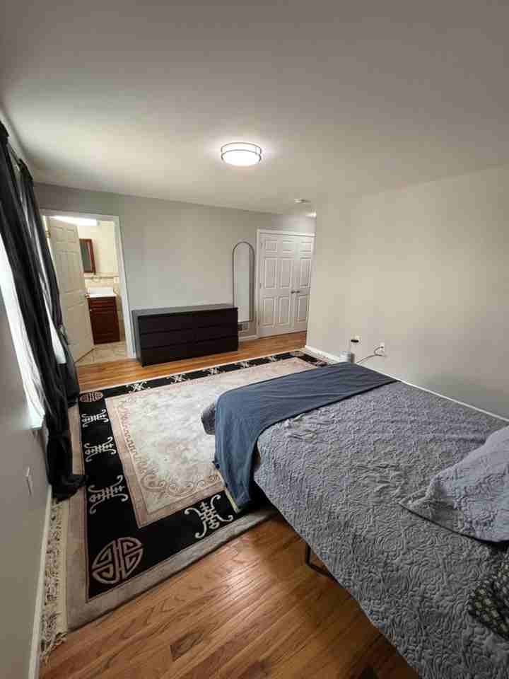 255-257 New Jersey Railroad Ave - Photo 4 of 11
