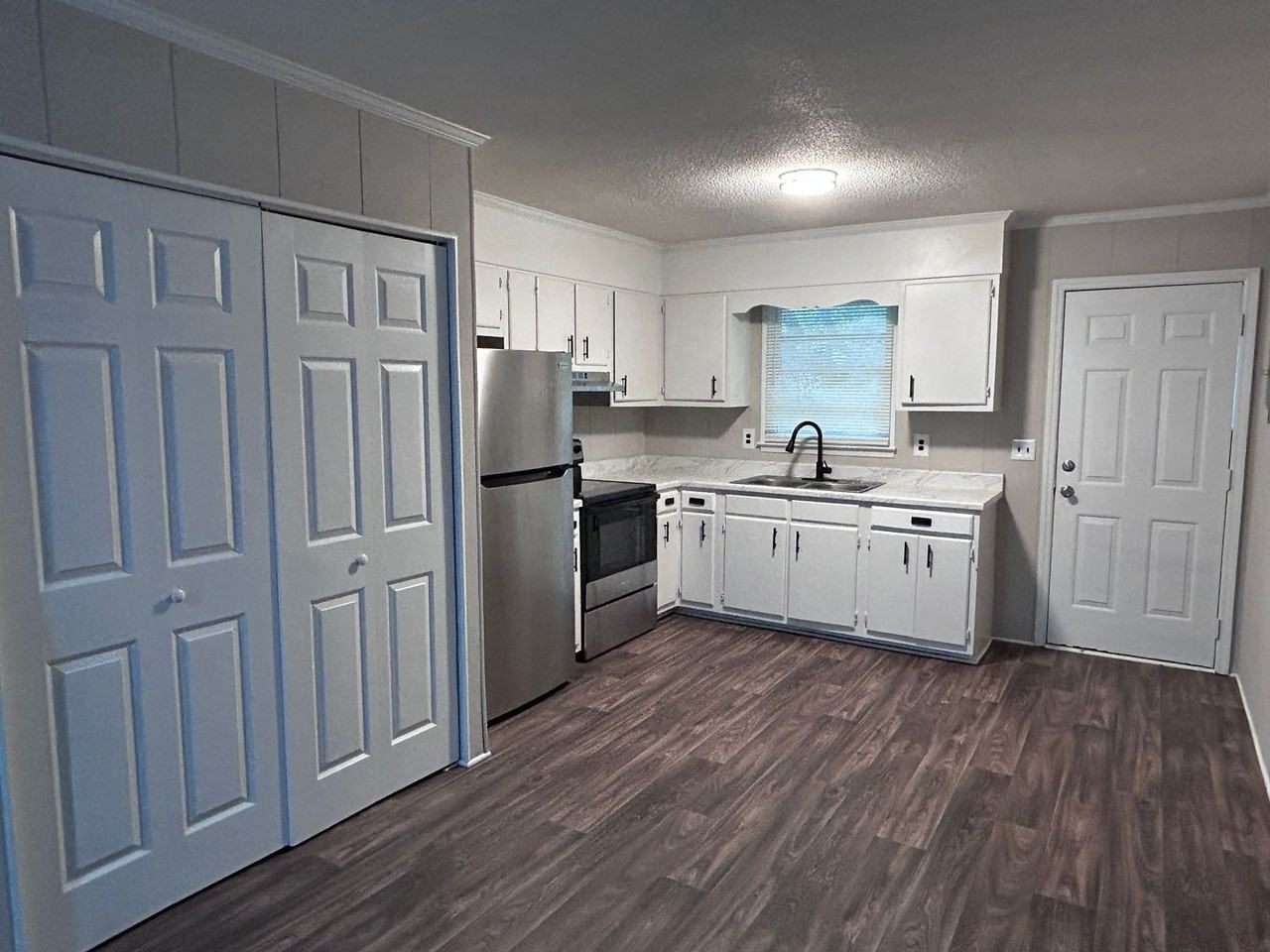 115 Cox Avenue - Photo 5 of 37