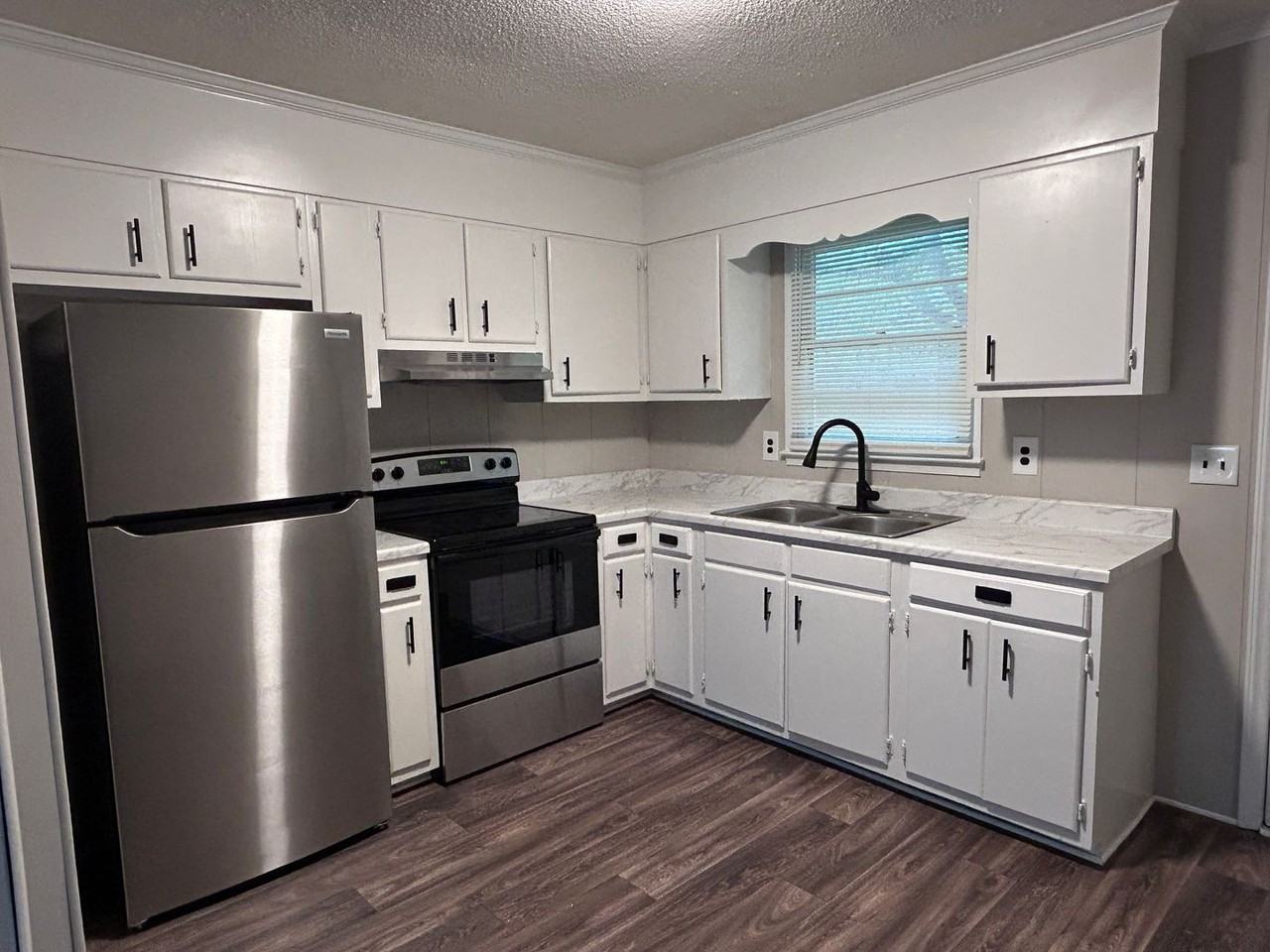 115 Cox Avenue - Photo 6 of 37