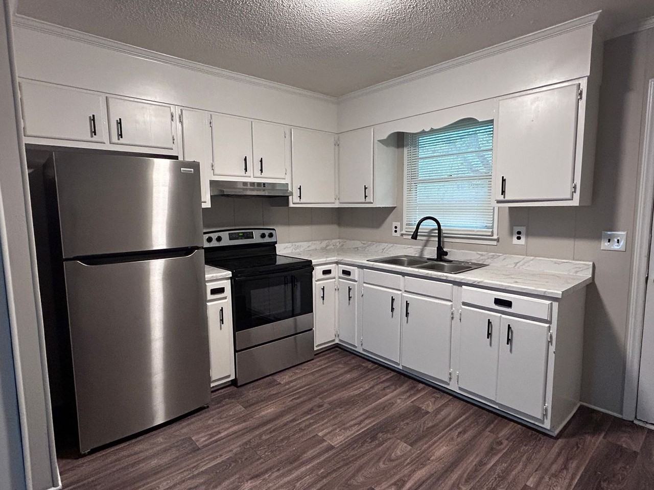 115 Cox Avenue - Photo 7 of 37