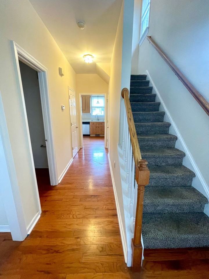 731 W Leigh St - Photo 2 of 13