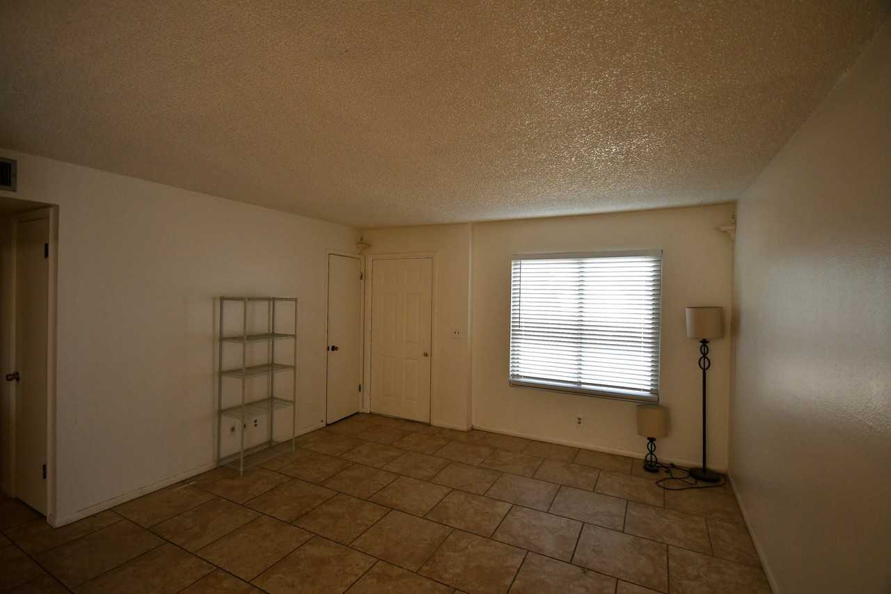 630 W Inglewood St #1 - Photo 4 of 15