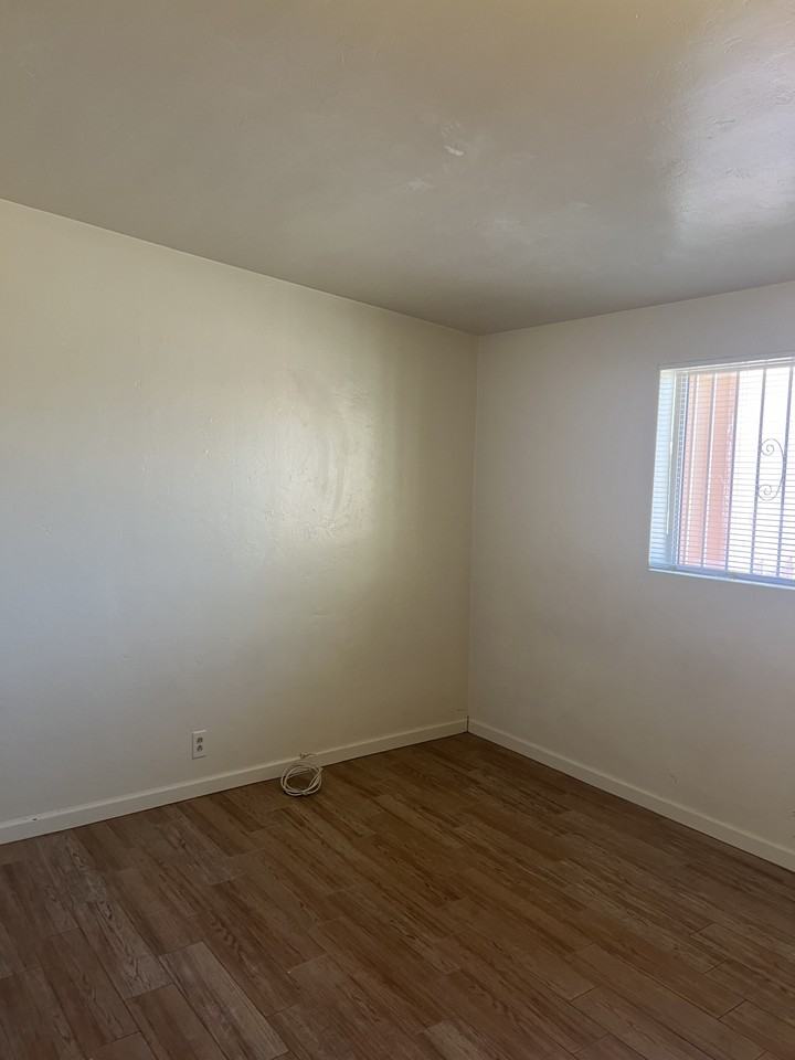 5734 E 35th St #1 - Photo 3 of 13