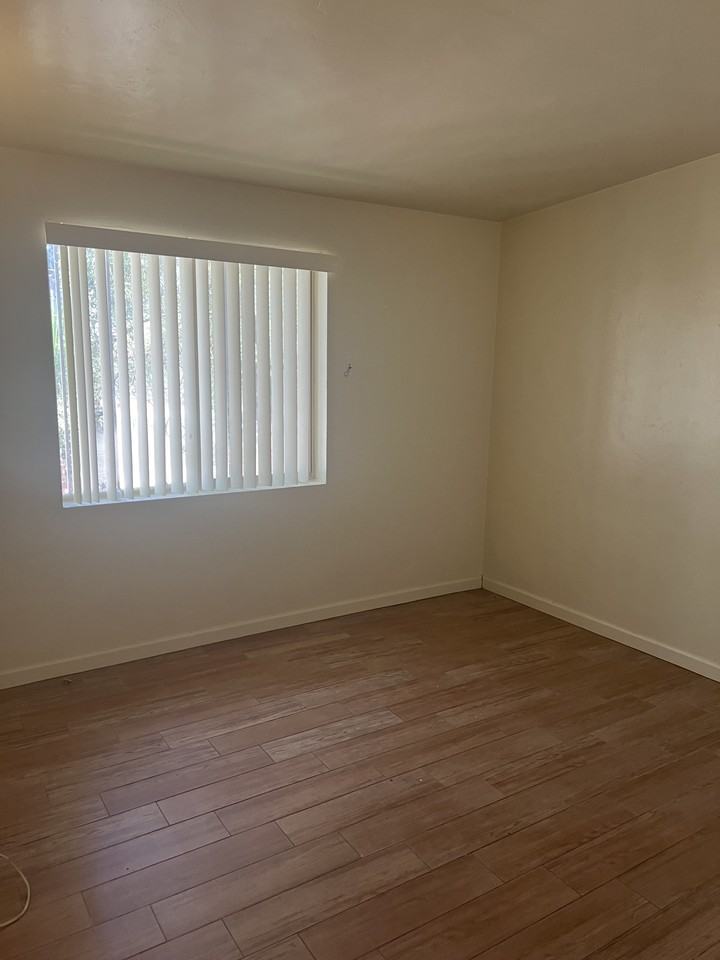 5734 E 35th St #1 - Photo 5 of 13