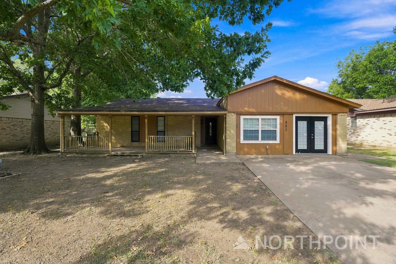 301 Nw Suzanne Ter