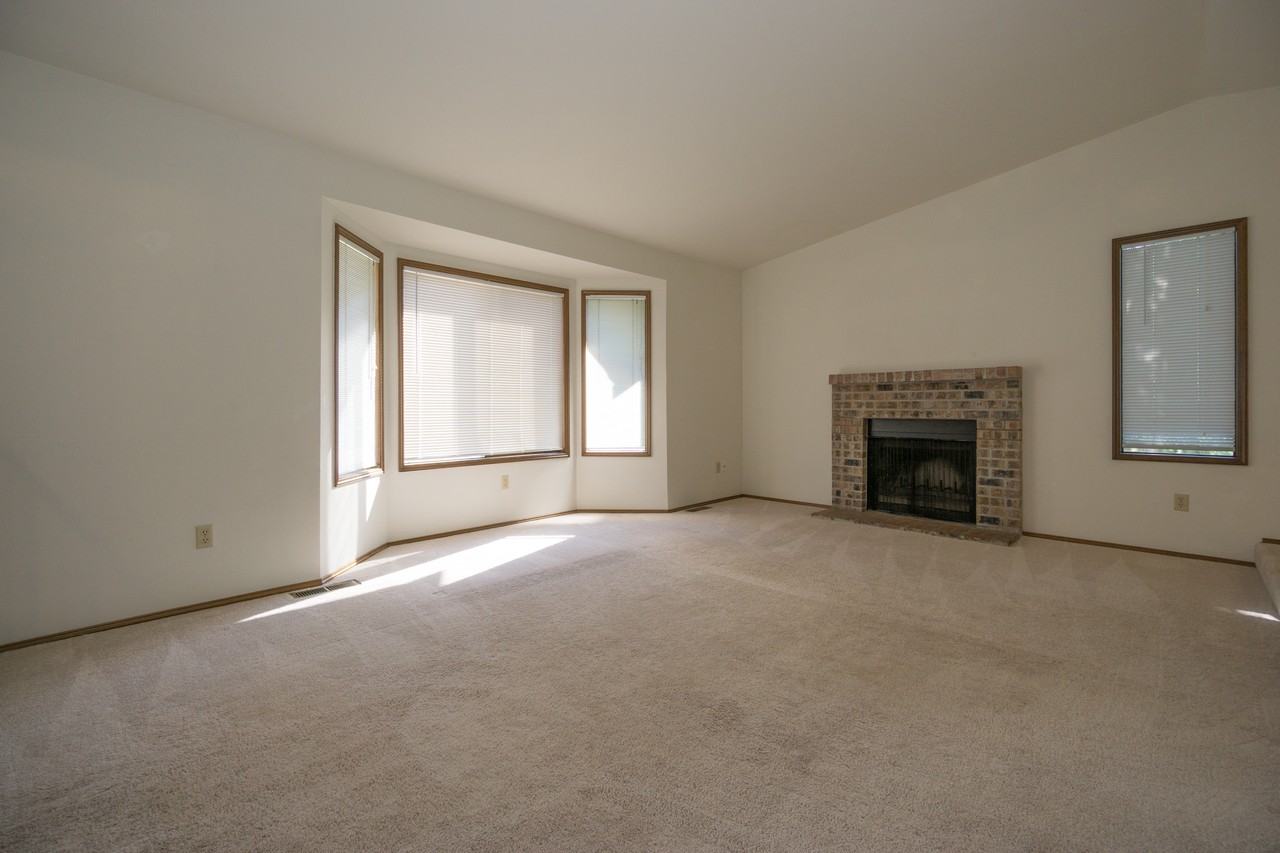 16708 Se 40th Pl #1 - Photo 4 of 36