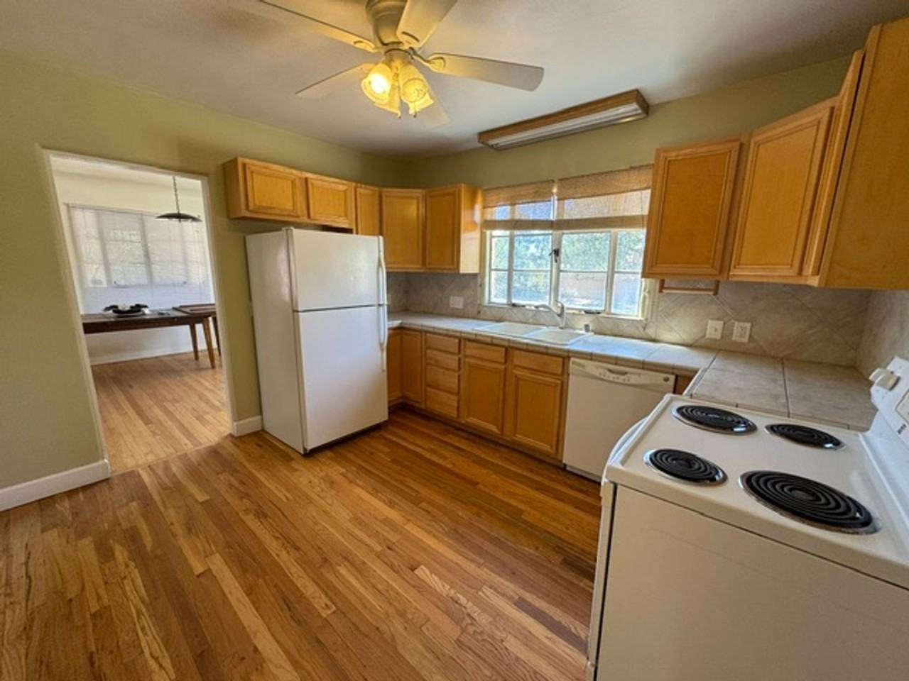 603 Dartmouth Dr NE - Photo 5 of 29