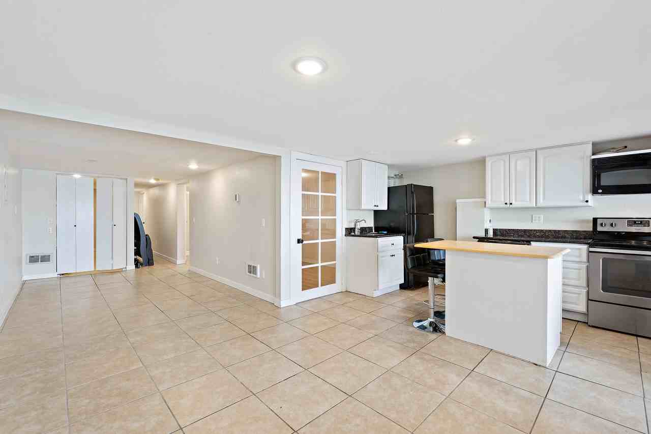4703 Beach Drive SouthwestLower B - Photo 3 of 17