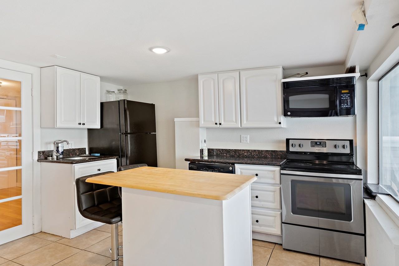 4703 Beach Drive SouthwestLower B - Photo 4 of 17