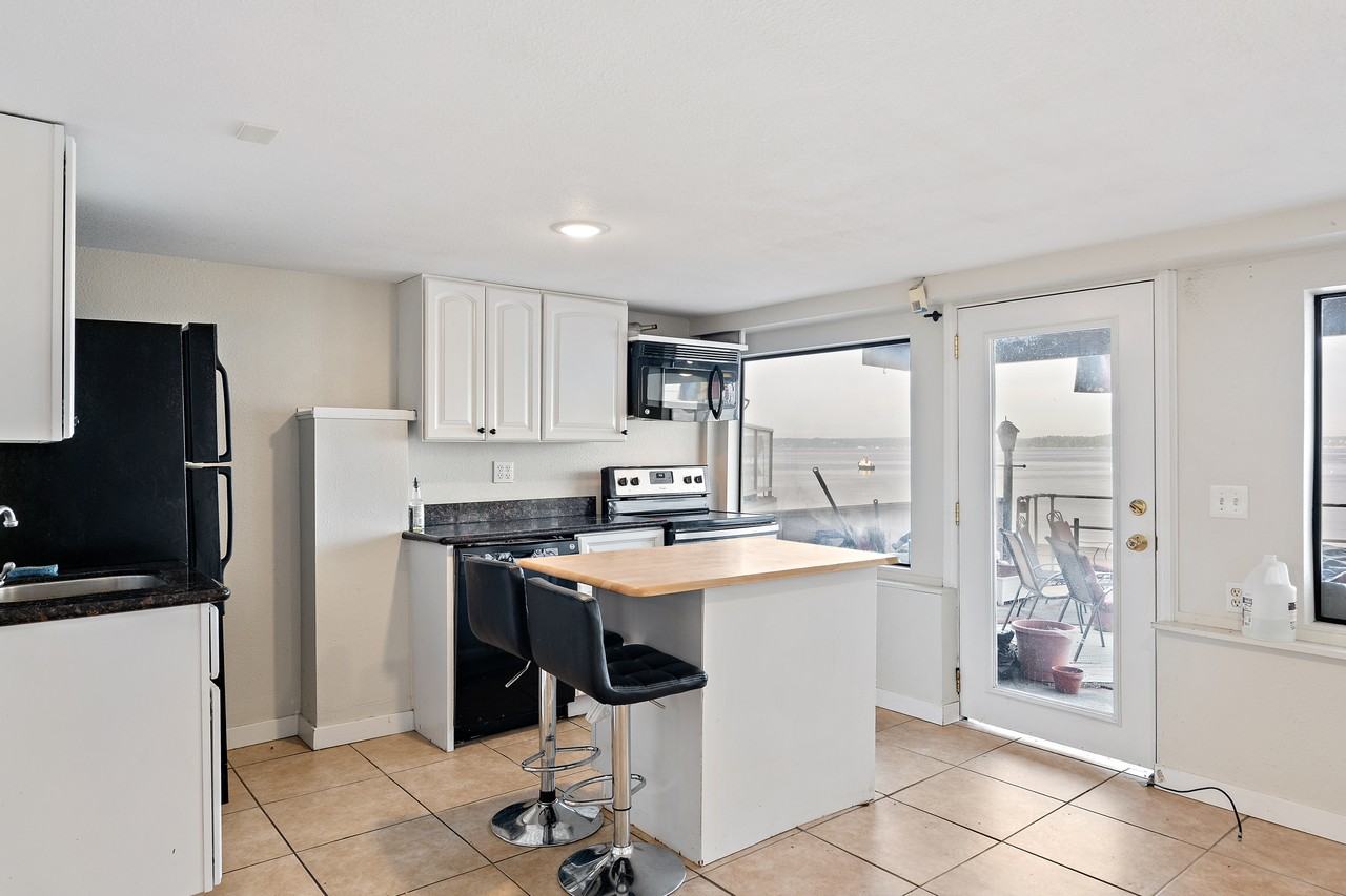 4703 Beach Drive SouthwestLower B - Photo 6 of 17