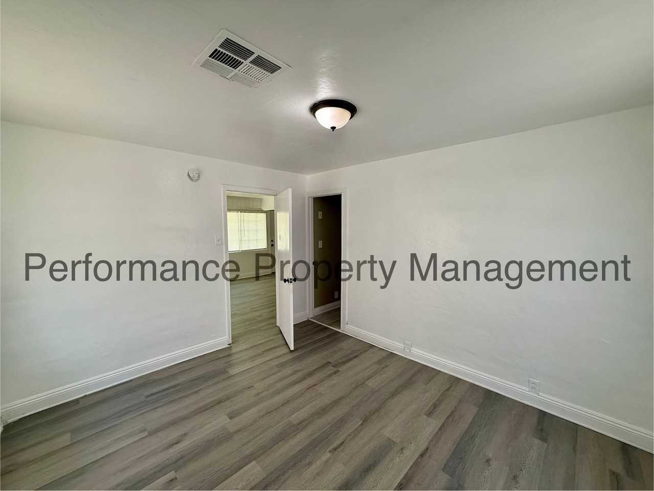 3703 Eucalyptus Dr - Photo 6 of 20